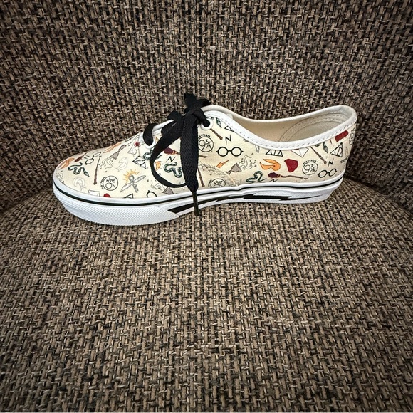 Harry Potter Lace up Vans Size 3.5 Unisex - Picture 4 of 8